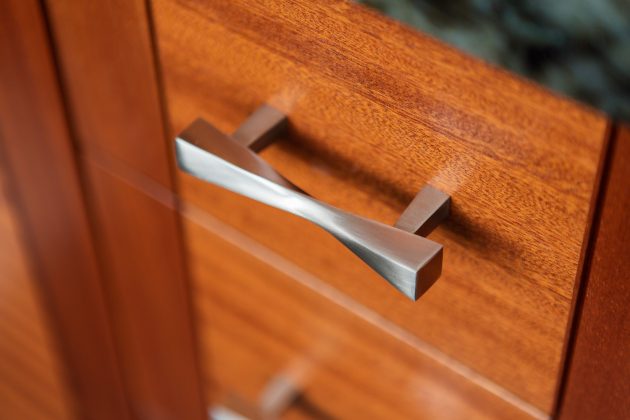 Cedar Mills Master Bathroom Cabinet Pull Design
